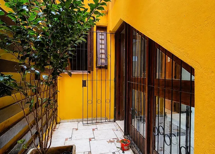 Guest house Casa Amarela